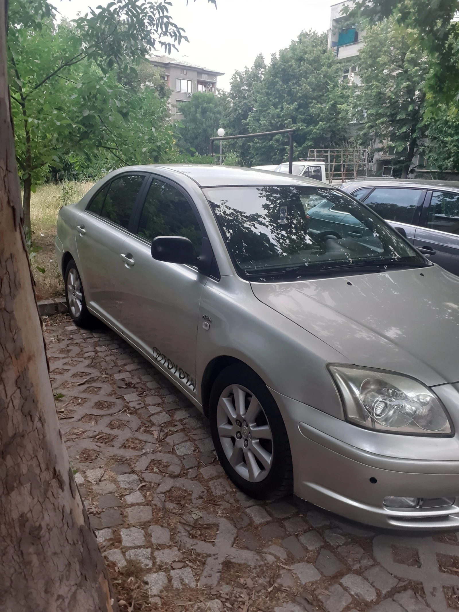 Toyota Avensis 2.0 D-4D, снимка 3 - Автомобили и джипове - 54172382