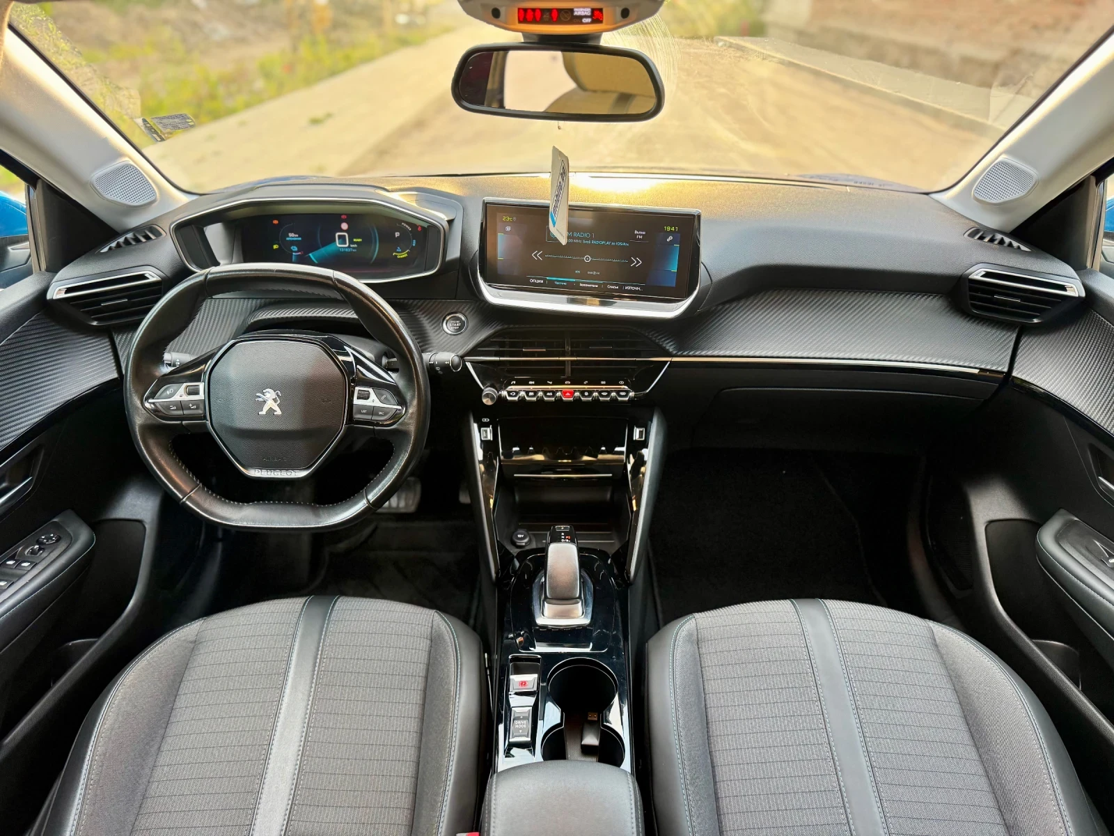 Peugeot 208 Allure Electric , снимка 10 - Автомобили и джипове - 54597660
