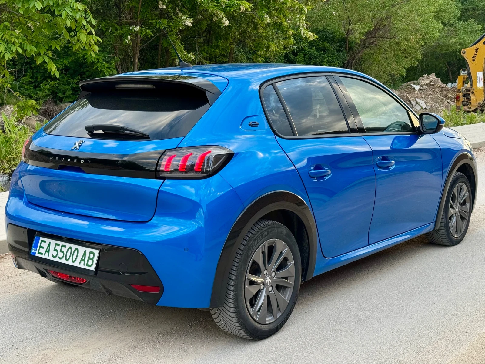 Peugeot 208 Allure Electric , снимка 4 - Автомобили и джипове - 54597660