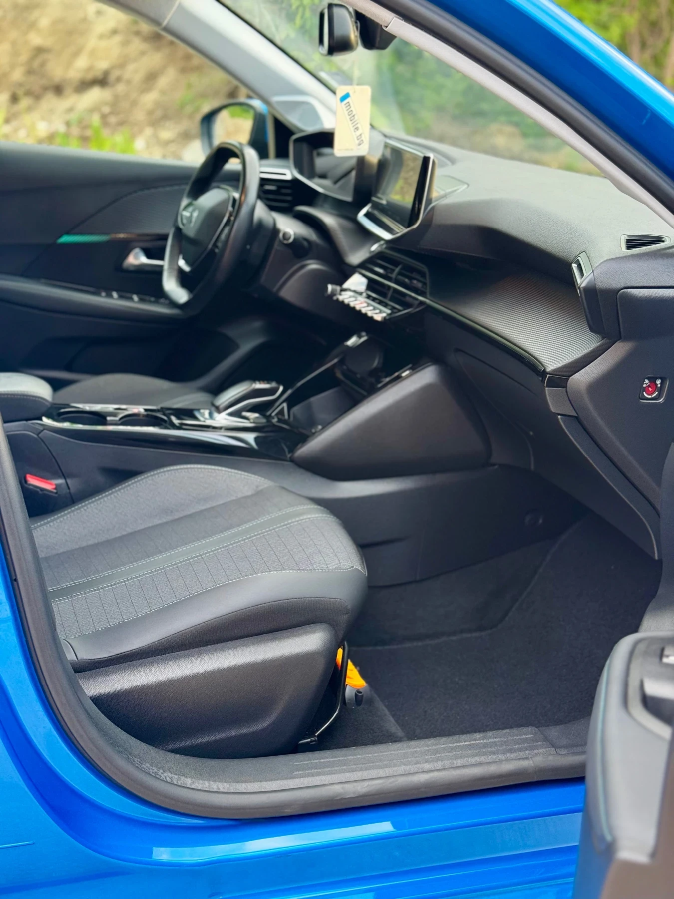 Peugeot 208 Allure Electric , снимка 8 - Автомобили и джипове - 54597660