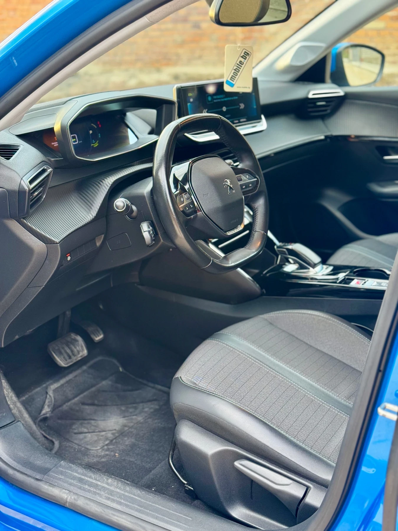 Peugeot 208 Allure Electric , снимка 9 - Автомобили и джипове - 54597660