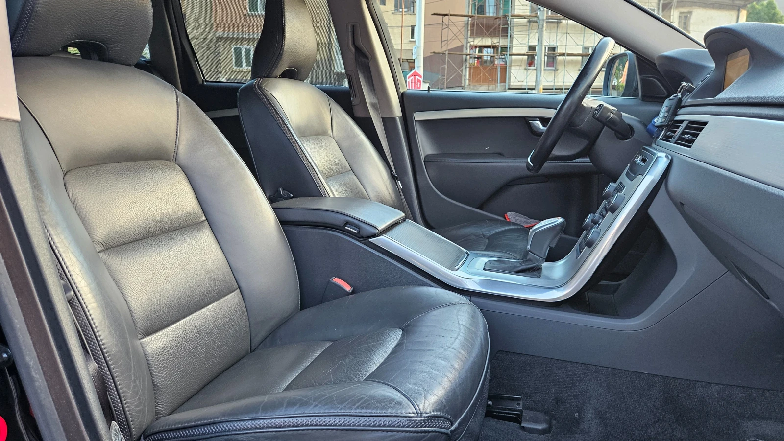 Volvo Xc70 2.4 D5 AVTOMAT/KOJA/TOP SUSTOQNIE, снимка 12 - Автомобили и джипове - 54807233