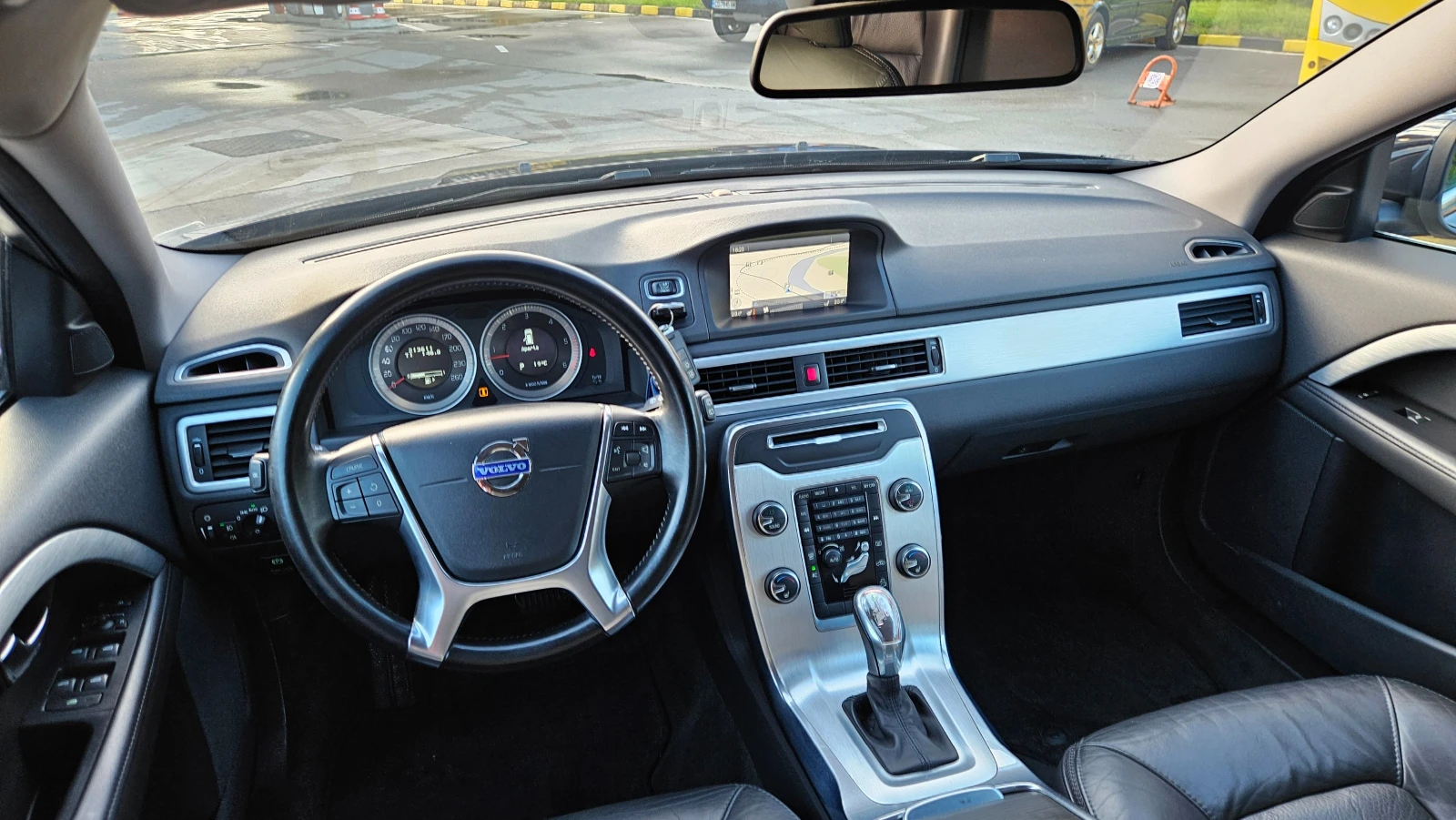 Volvo Xc70 2.4 D5 AVTOMAT/KOJA/TOP SUSTOQNIE, снимка 9 - Автомобили и джипове - 54807233