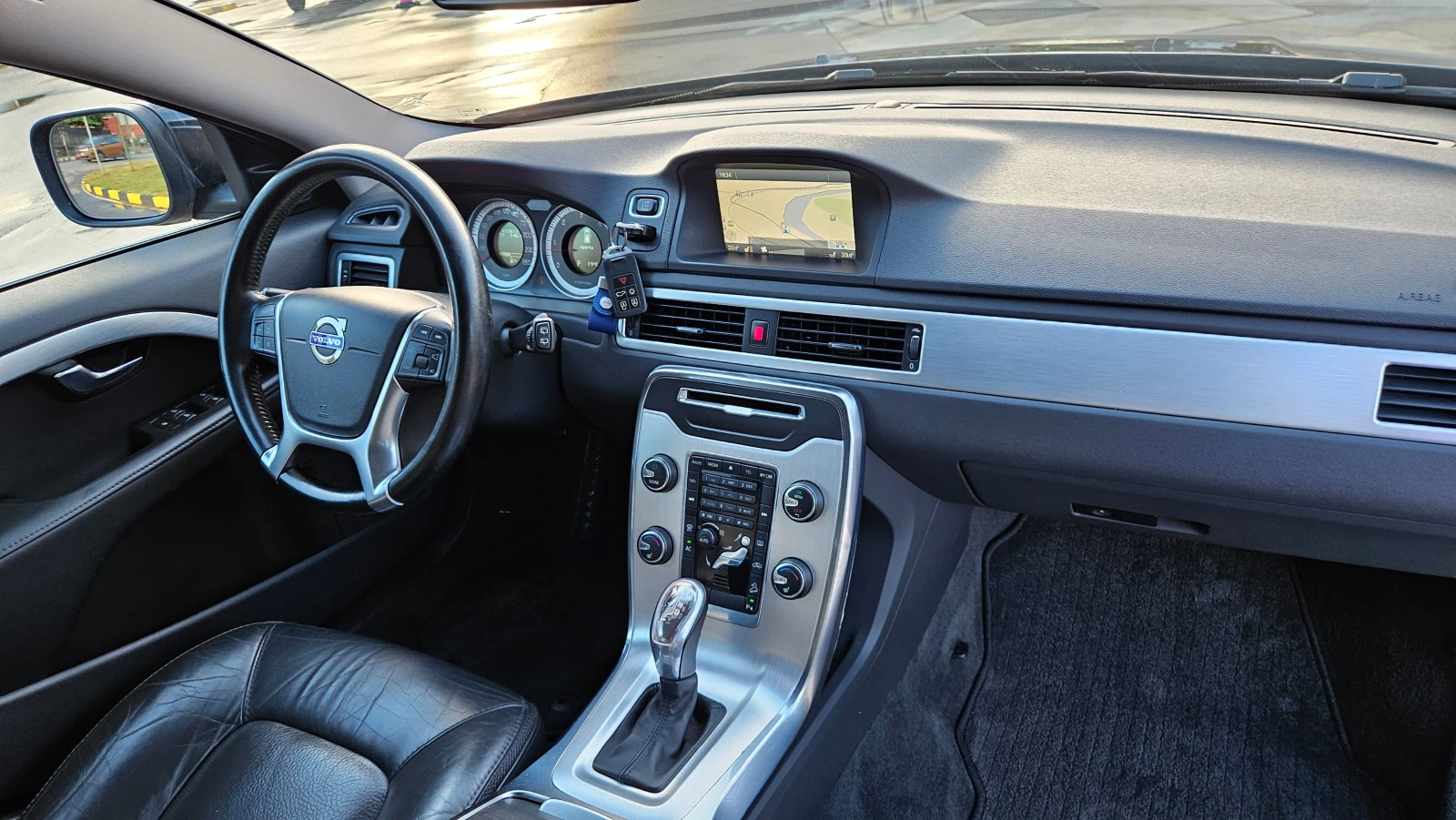 Volvo Xc70 2.4 D5 AVTOMAT/KOJA/TOP SUSTOQNIE, снимка 10 - Автомобили и джипове - 54807233