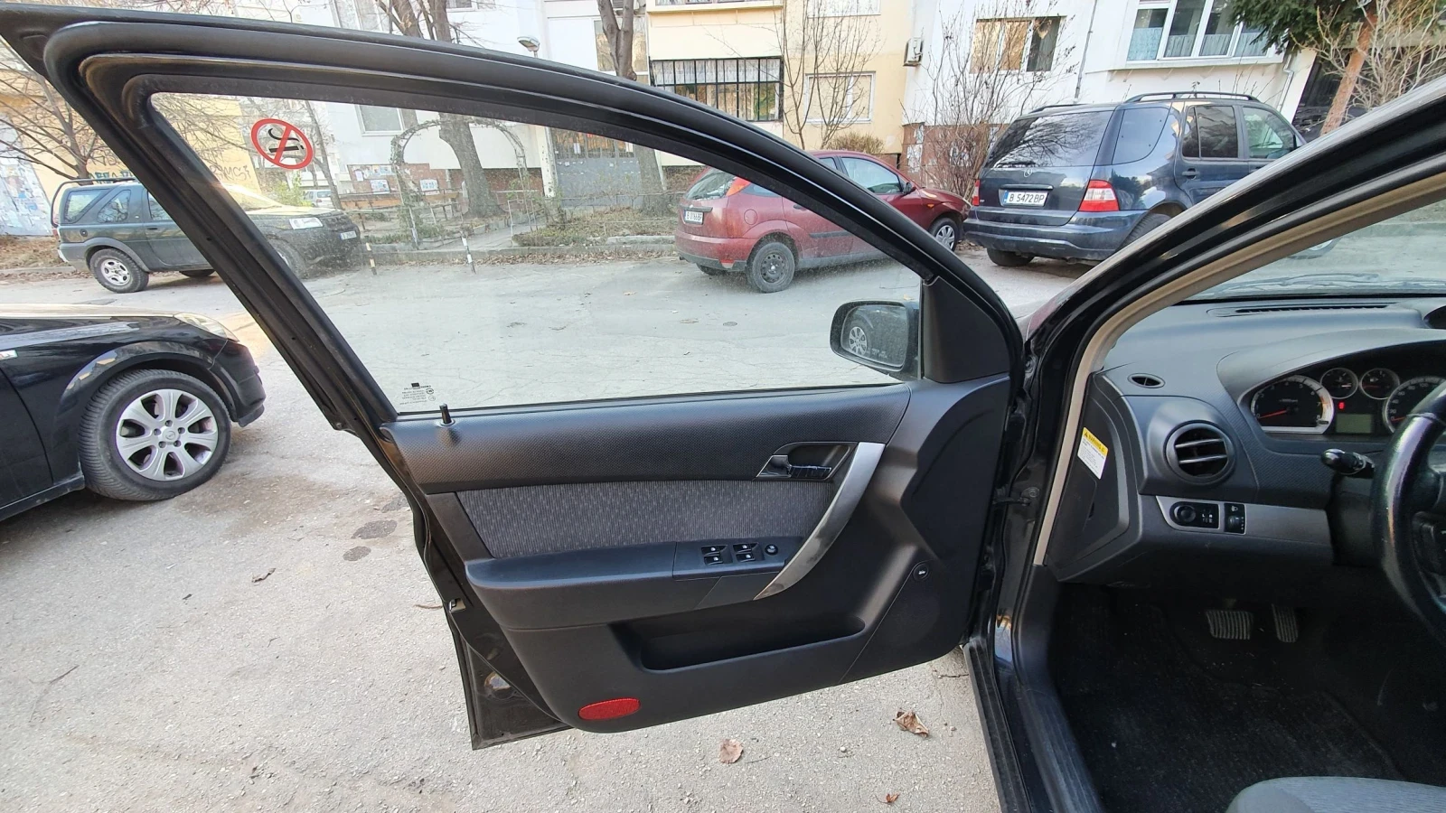 Chevrolet Aveo Sedan, снимка 5 - Автомобили и джипове - 55773931