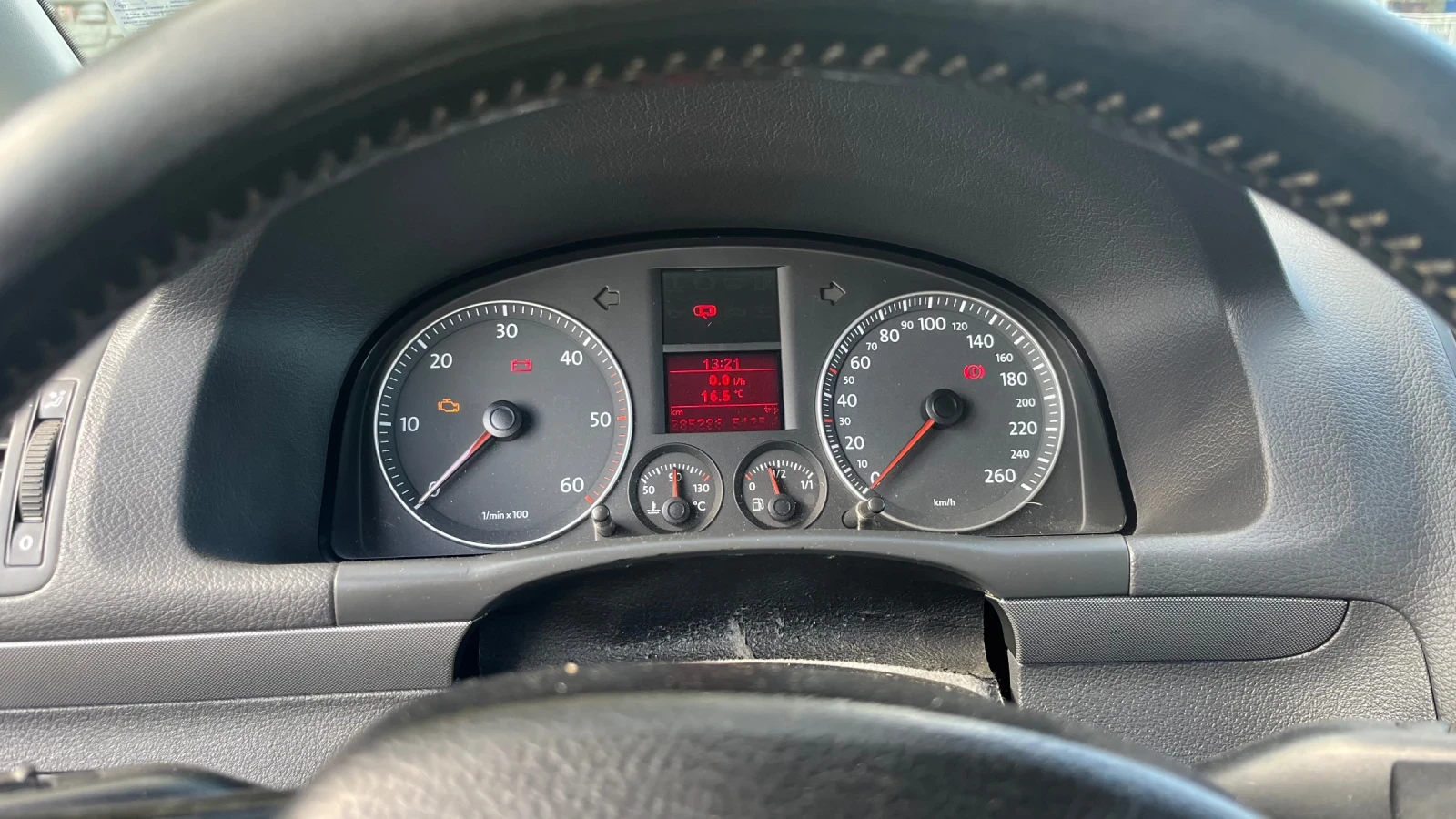 VW Touran 1.9, снимка 10 - Автомобили и джипове - 56634751