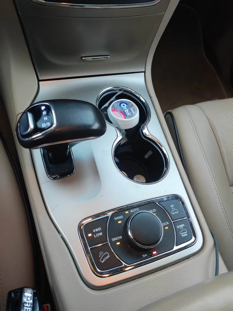 Jeep Grand cherokee OVERLAND, снимка 9 - Автомобили и джипове - 52398243