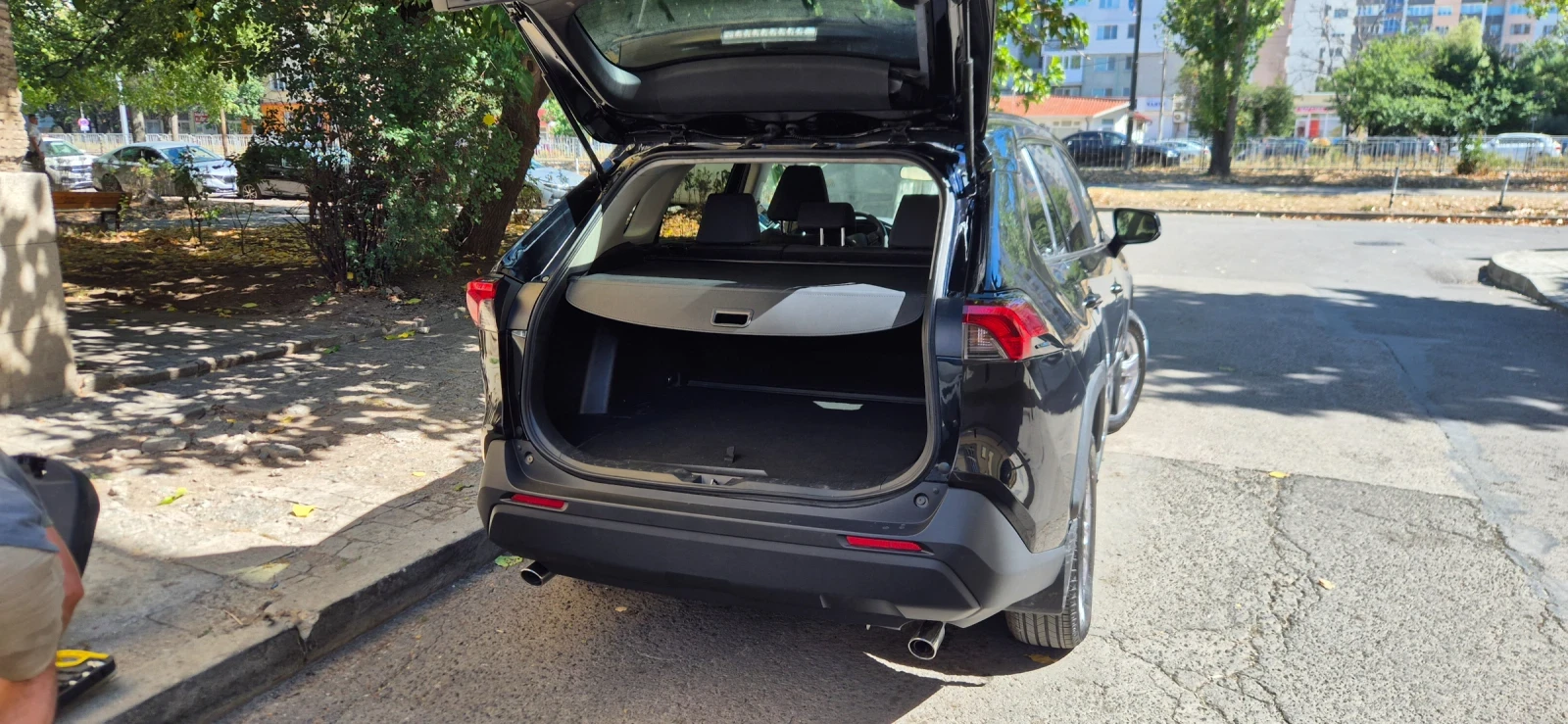 Toyota Rav4 Hybrid XLE Premium AWD - изображение 2