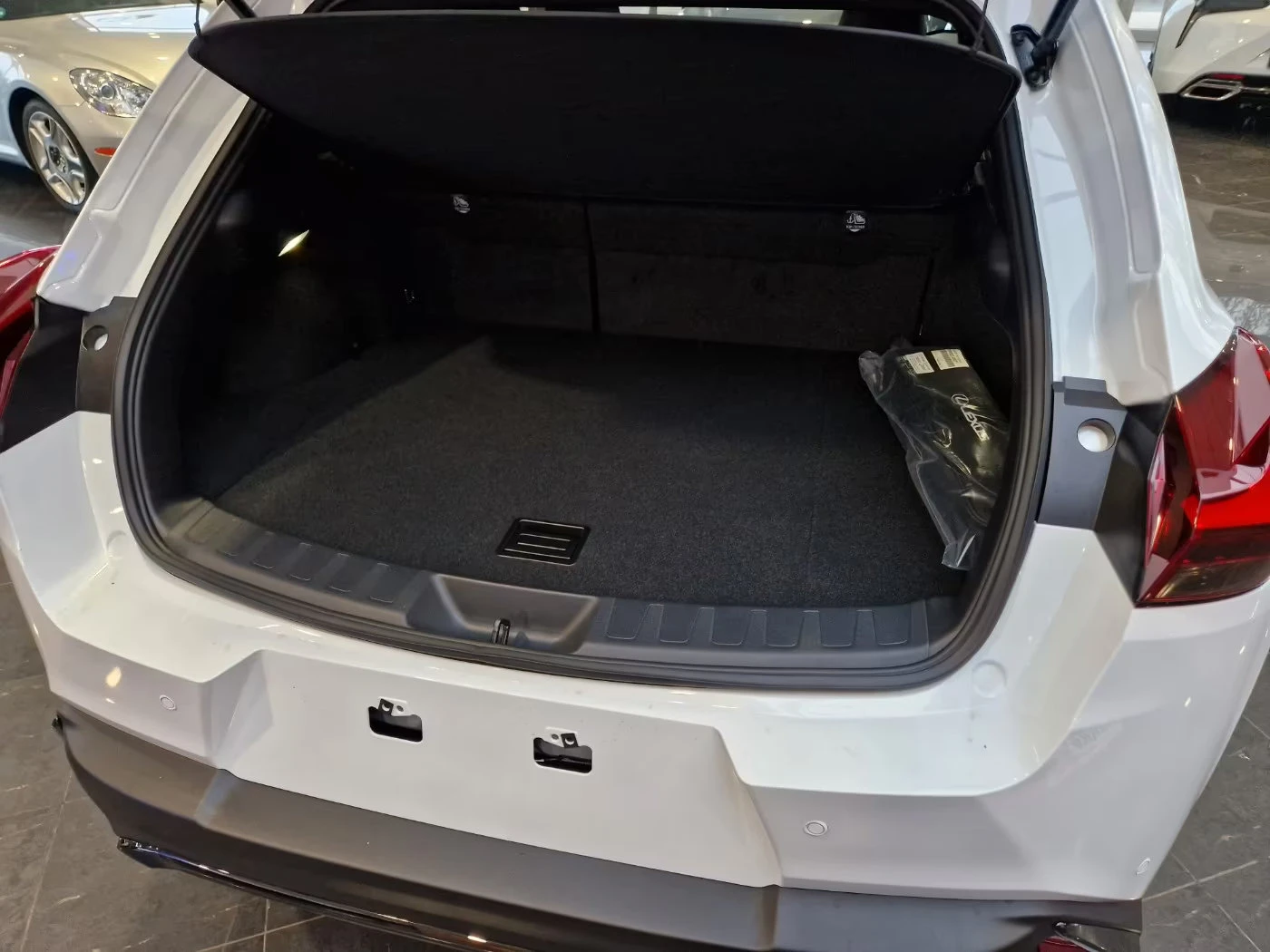 Lexus UX ���!300h/199HP/F-SPORT/CAM/ACC/NAVI/LED/901g | Mobile.bg � ����������� 15