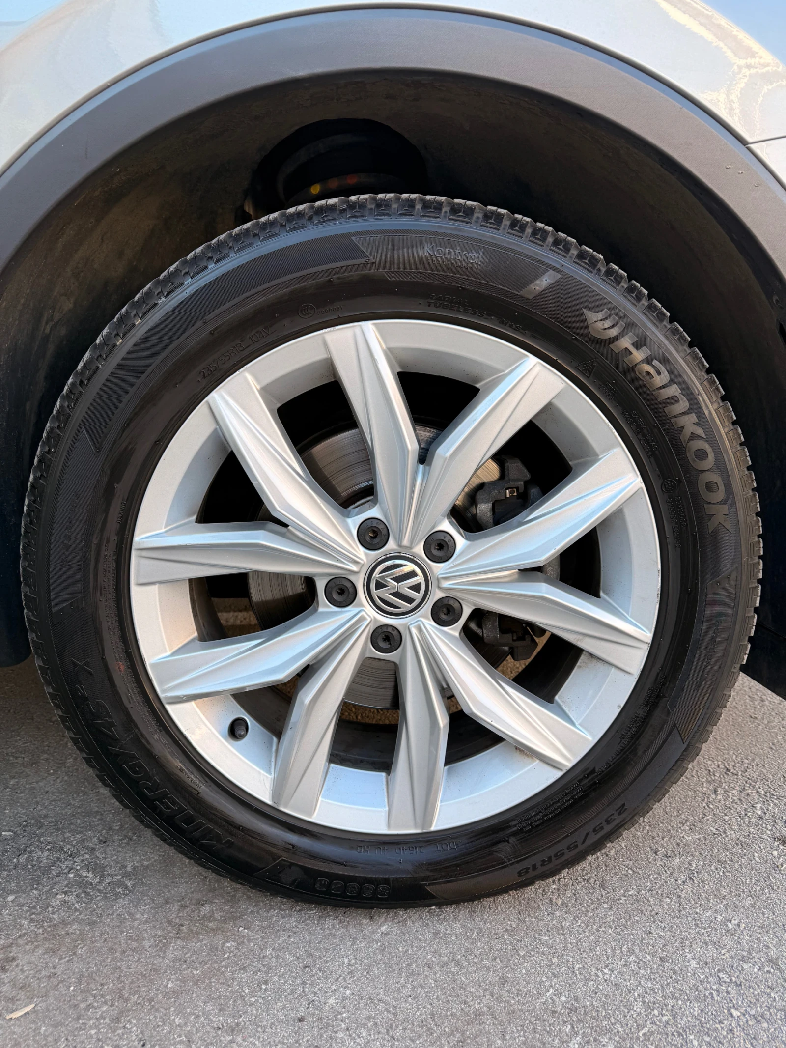 VW Tiguan 2.0TDI/4Motion/FullLED/Distro/LaneAssist, снимка 10 - Автомобили и джипове - 54149815