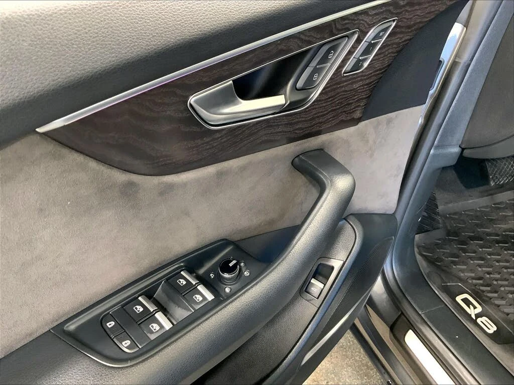 Audi Q8 55TFSI TECHNIK/PANO/360/HEAD UP/FULL, снимка 12 - Автомобили и джипове - 55012066