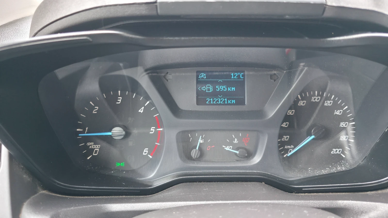 Ford Transit Custom, снимка 8 - Бусове и автобуси - 54379119