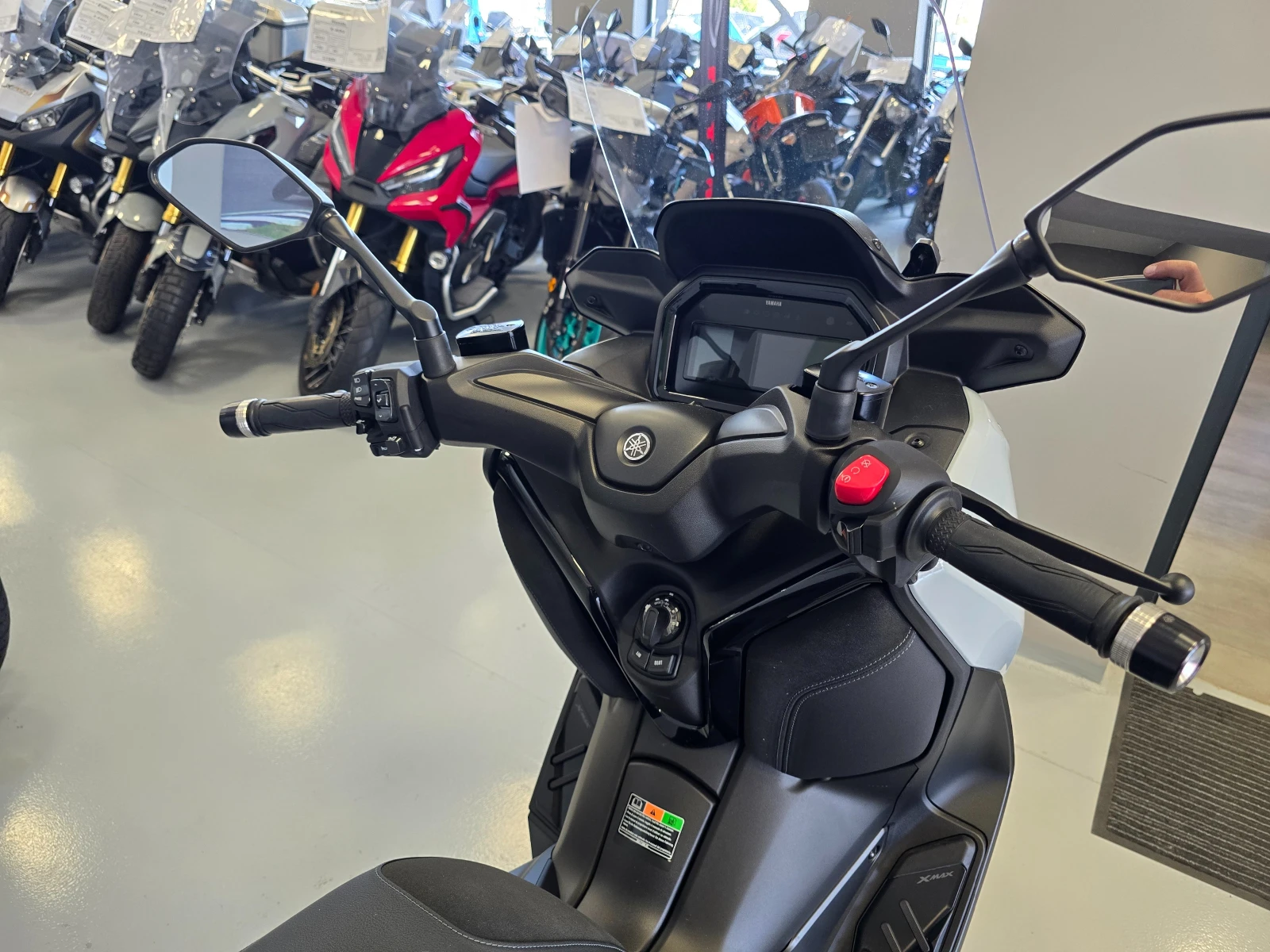 Yamaha X-max 300, TECH MAX + 300, 2026г., снимка 11 - Мотоциклети и мототехника - 54509735