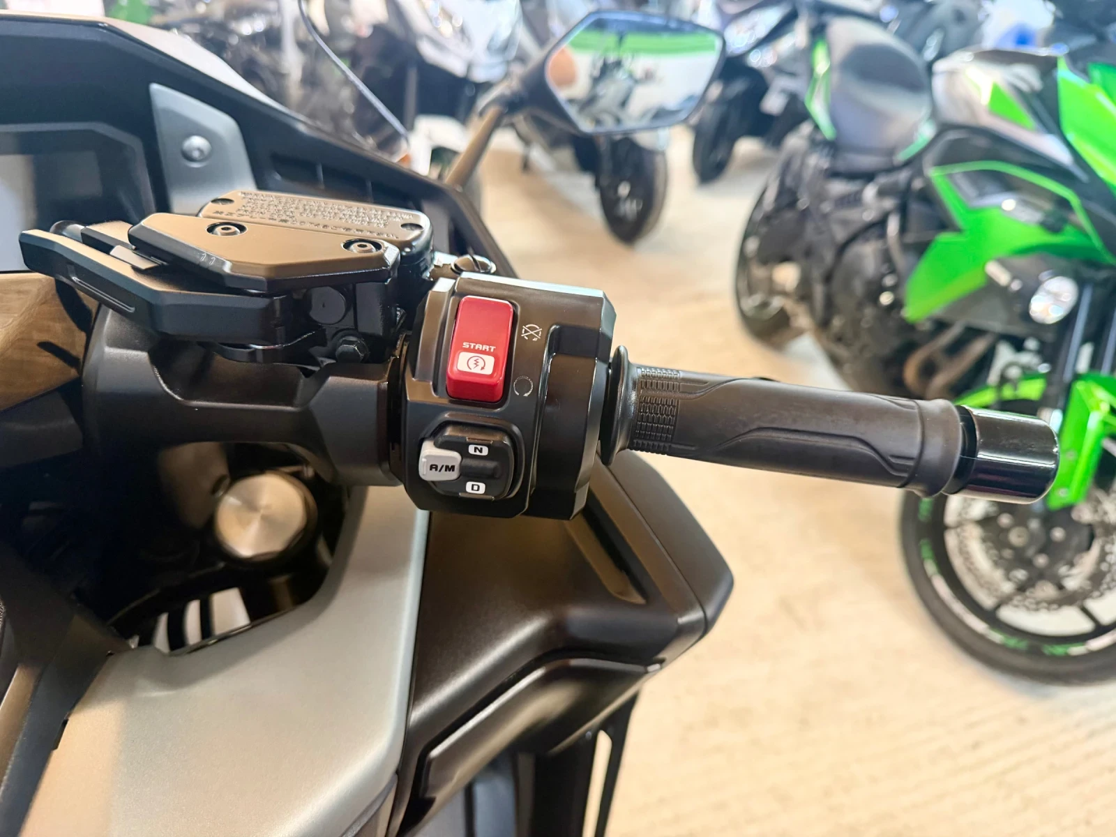 Honda Forza 750i ABS TCS SERVICE BOOK 2024!!, снимка 11 - Мотоциклети и мототехника - 55589008
