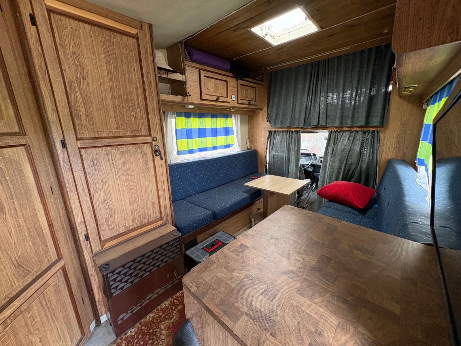 Кемпер Ford Transit, снимка 11 - Каравани и кемпери - 55445402