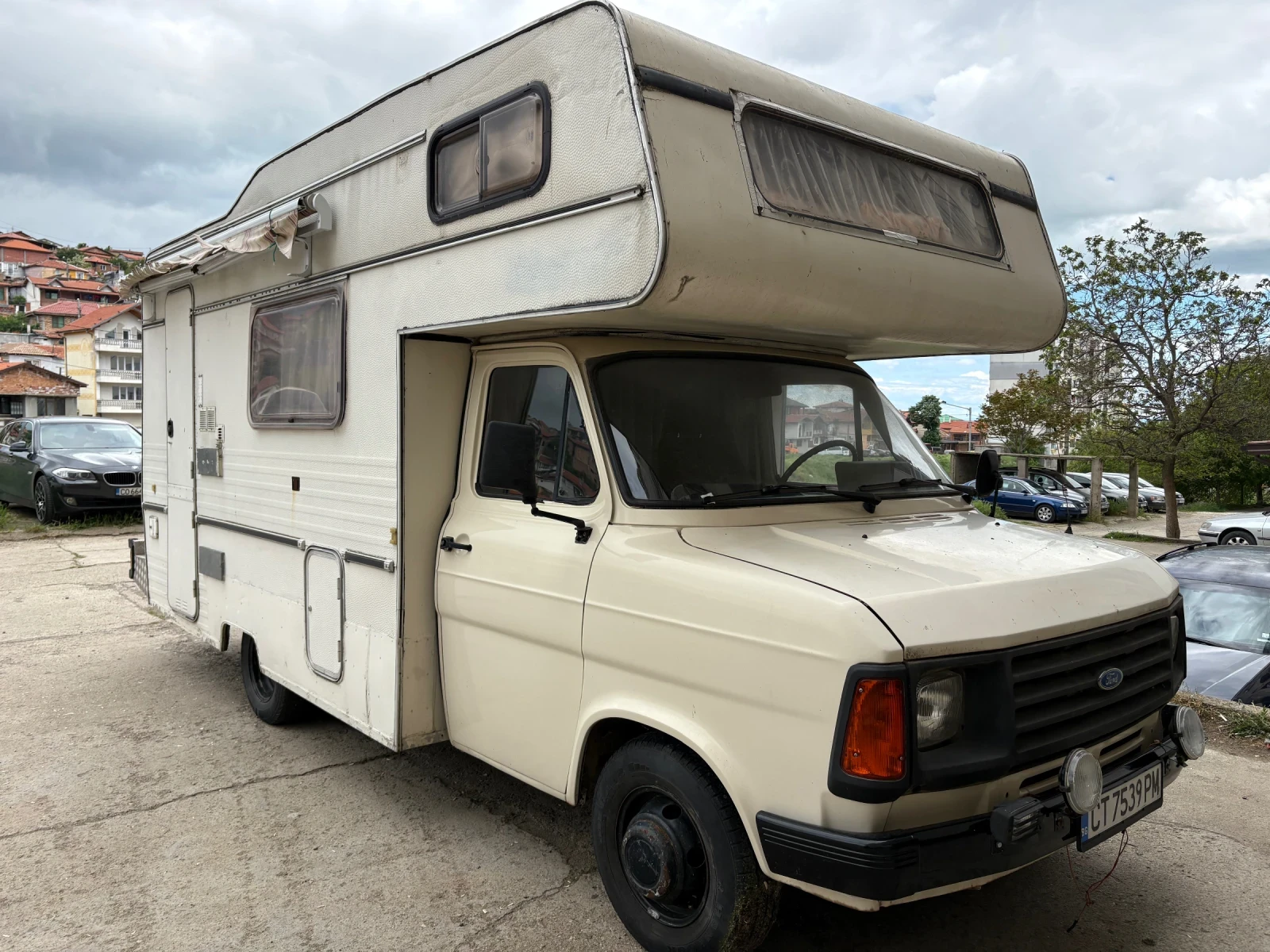 Кемпер Ford Transit, снимка 2 - Каравани и кемпери - 55445402