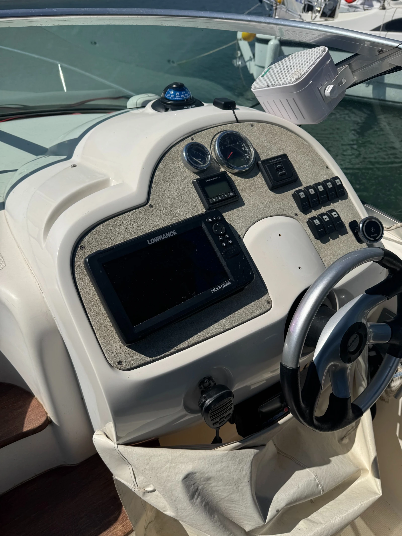 Моторна яхта Sessa Oyster 25, снимка 5 - Воден транспорт - 54167806