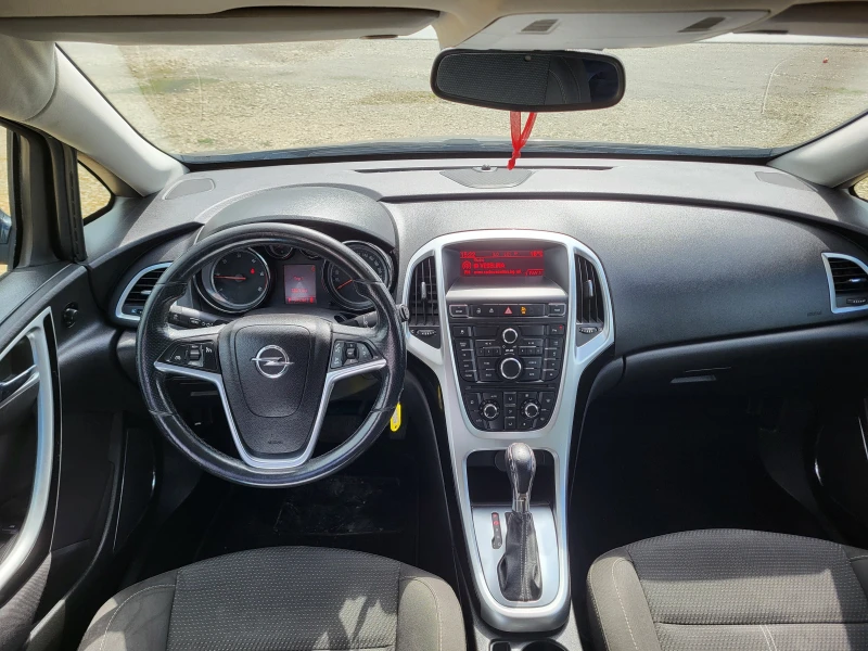 Opel Astra 2.0CDTI, снимка 14 - Автомобили и джипове - 47446495