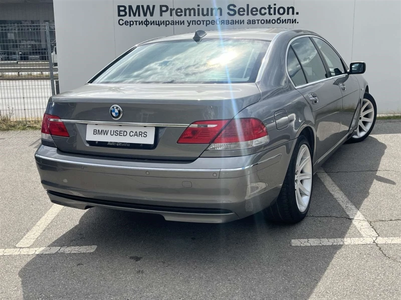 BMW 750 Sedan, снимка 2 - Автомобили и джипове - 47498345