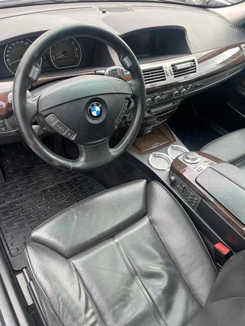 BMW 750 Sedan, снимка 6 - Автомобили и джипове - 47498345