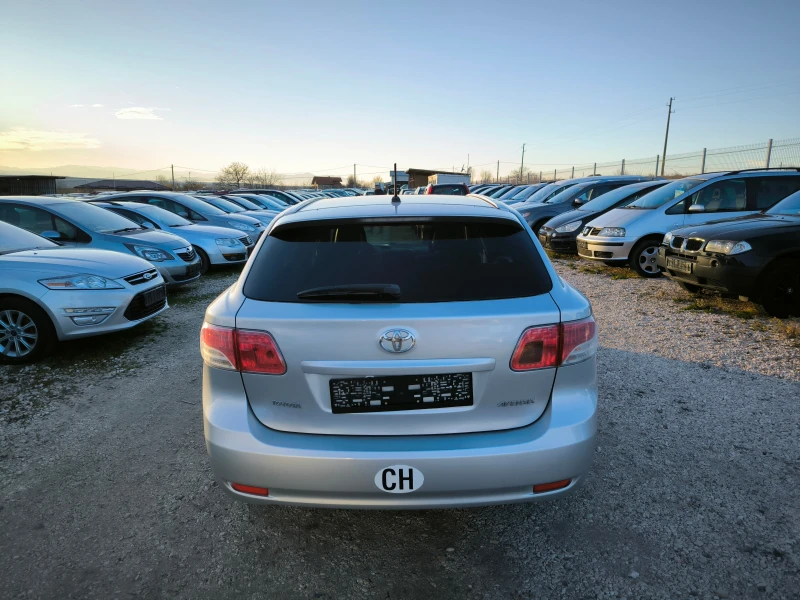 Toyota Avensis 2.2 D-4D, снимка 5 - Автомобили и джипове - 48603619