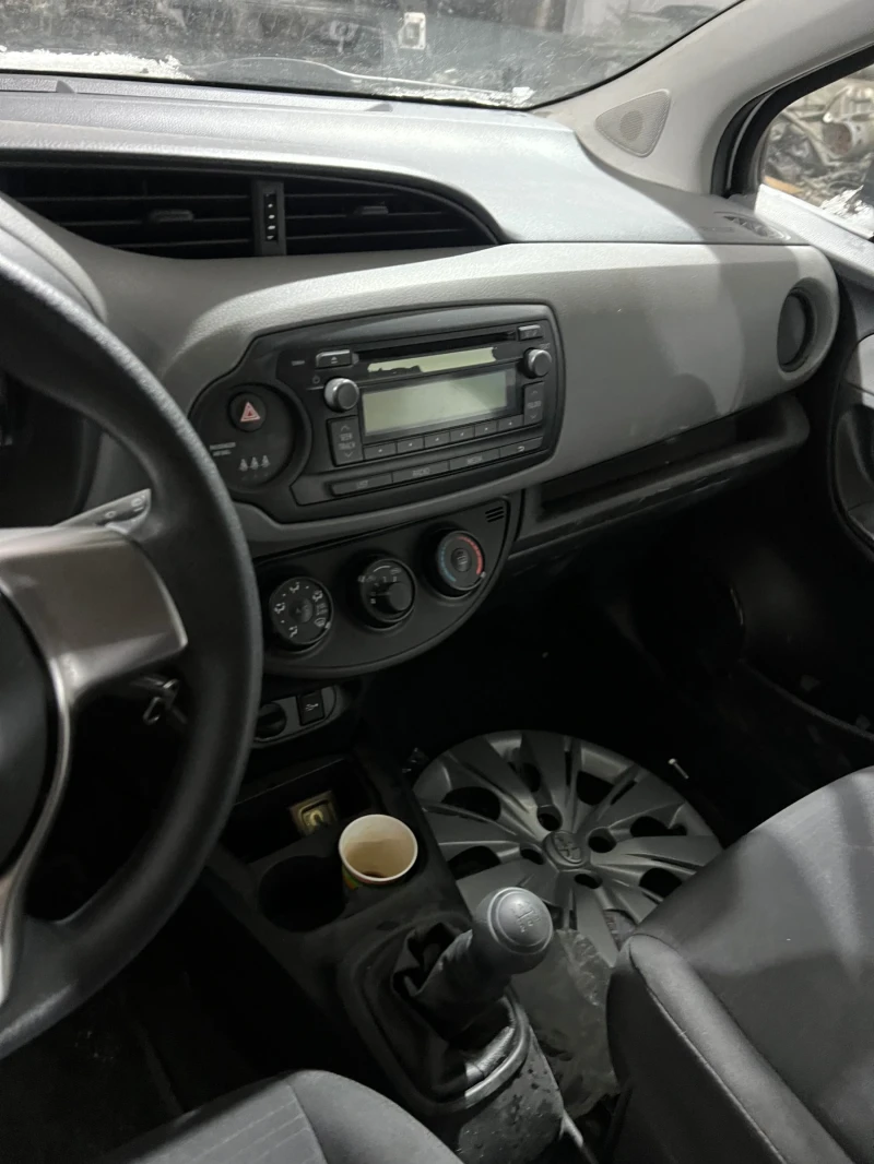 Toyota Yaris 1.0vvti, снимка 6 - Автомобили и джипове - 48694479