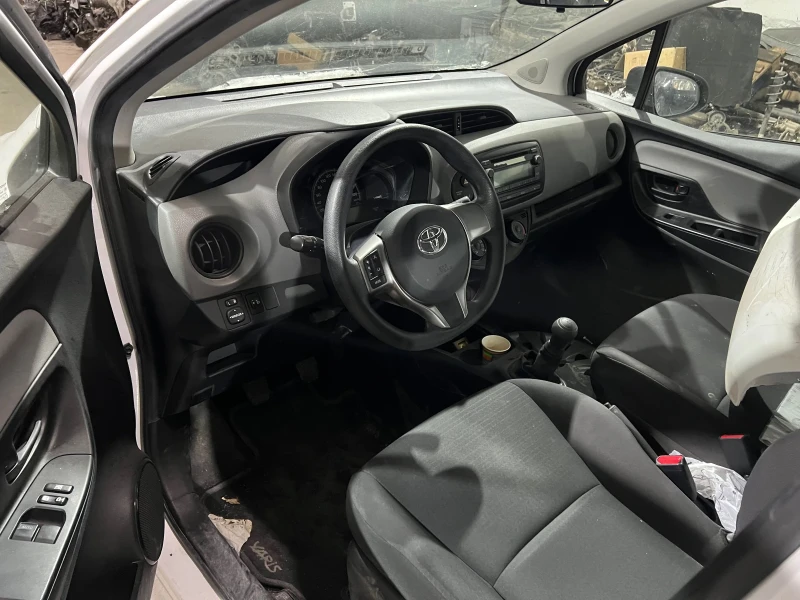 Toyota Yaris 1.0vvti, снимка 5 - Автомобили и джипове - 48694479