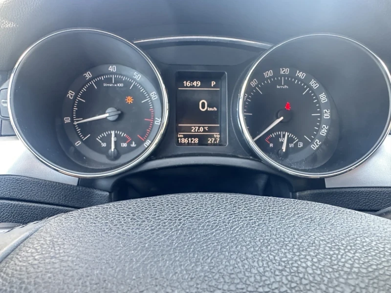 Skoda Superb Premium, снимка 9 - Автомобили и джипове - 52368520