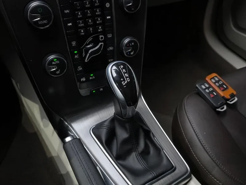 Volvo V40 T5, снимка 8 - Автомобили и джипове - 55562310