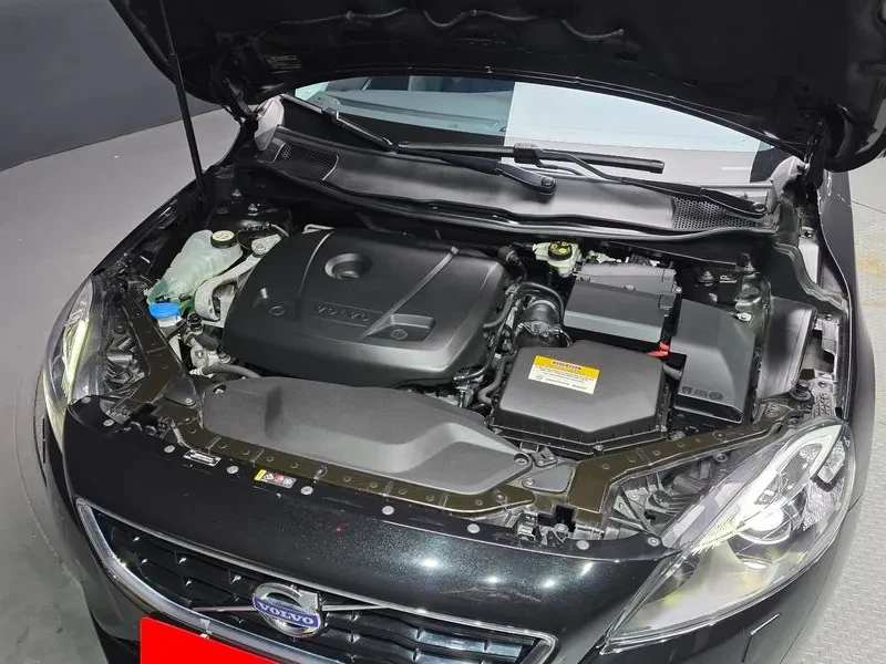 Volvo V40 T5, снимка 5 - Автомобили и джипове - 55562310
