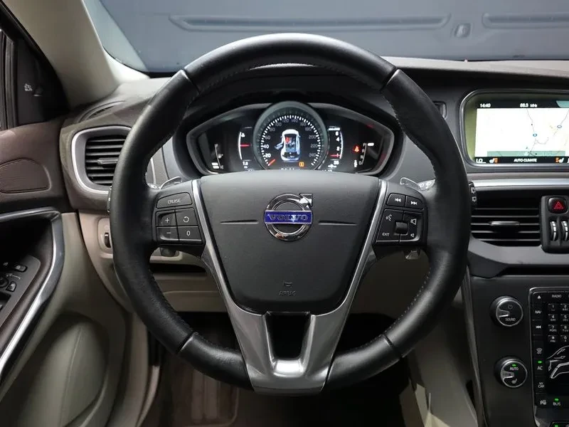 Volvo V40 T5, снимка 12 - Автомобили и джипове - 55562310