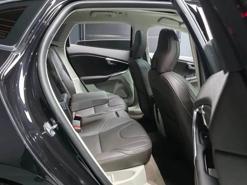 Volvo V40 T5, снимка 11 - Автомобили и джипове - 55562310
