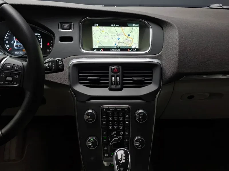 Volvo V40 T5, снимка 13 - Автомобили и джипове - 55562310