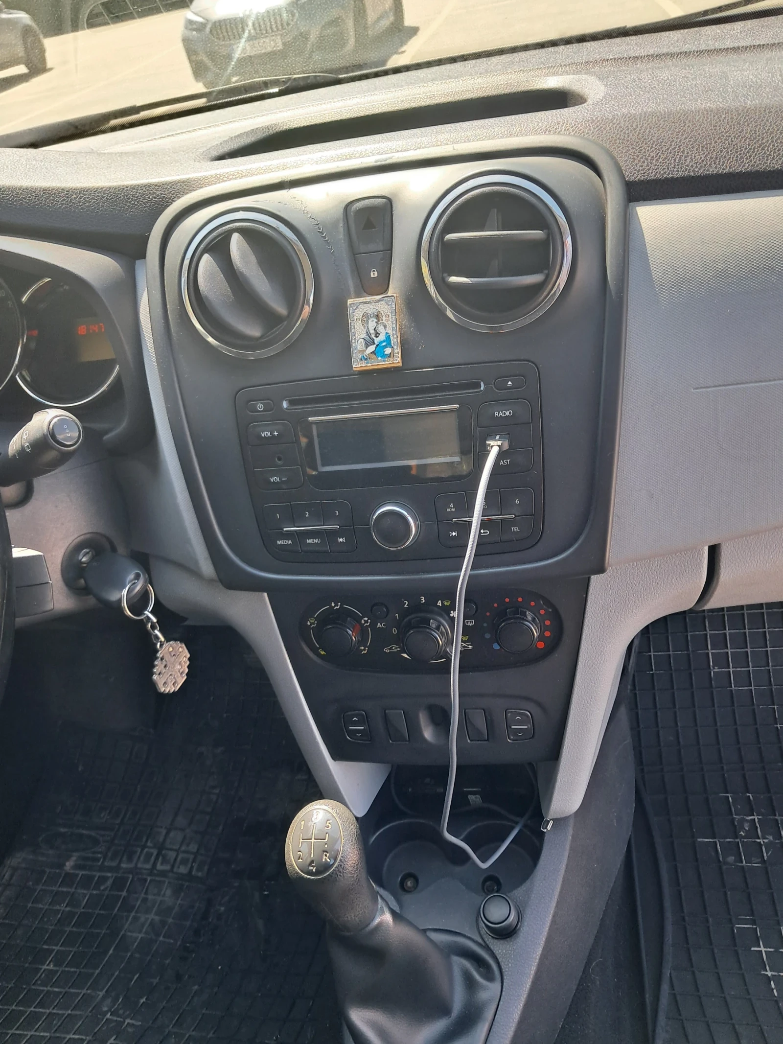 Dacia Sandero  - изображение 7