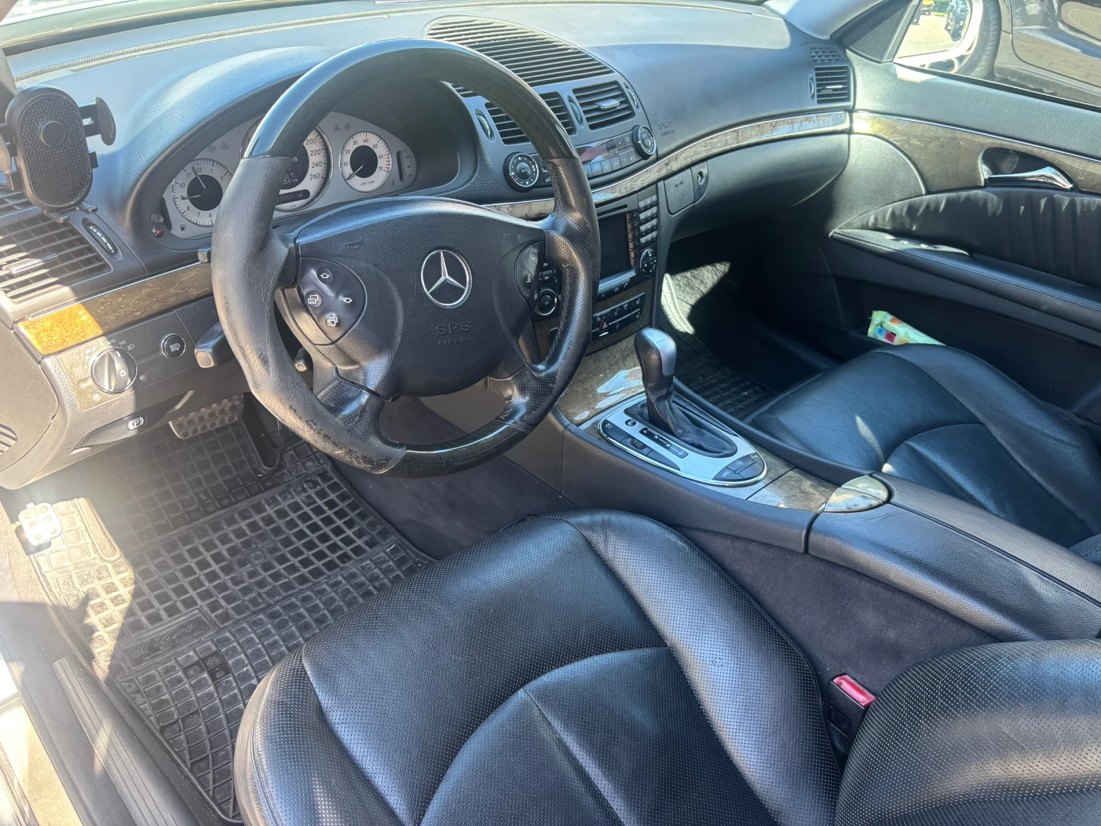 Mercedes-Benz E 500  - изображение 8