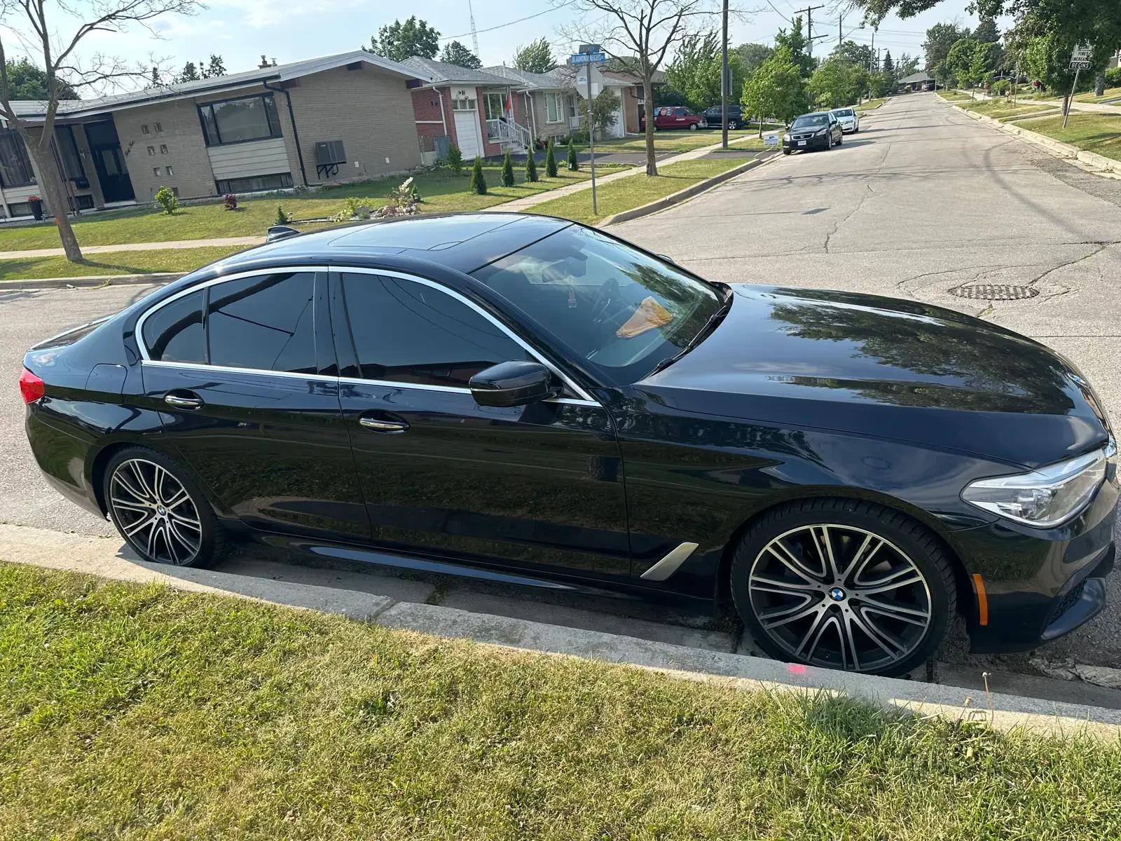 BMW 530 xDrive MSport * CARFAX* ОПЦИЯ ЗА ФИНАНСИРАНЕ*  - изображение 4