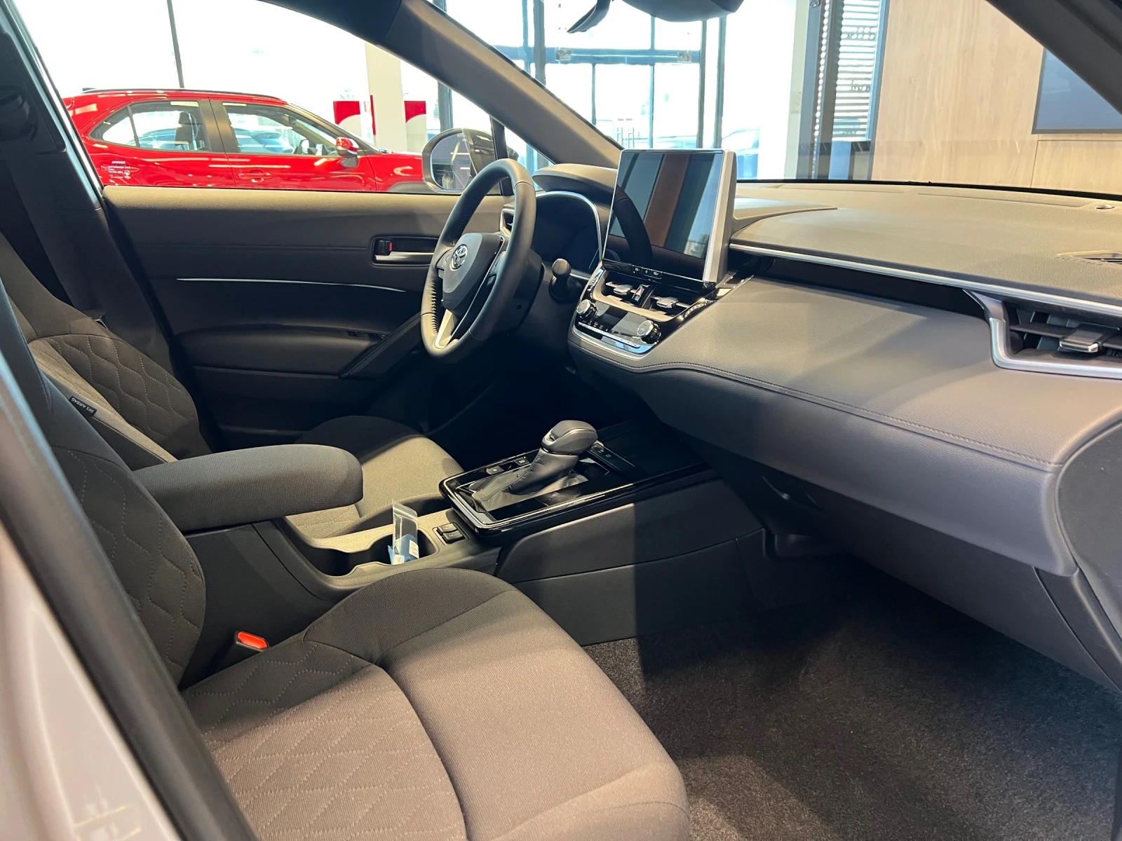 Toyota Corolla Cross 2.0 Hybrid Executive Plus AWD - изображение 10