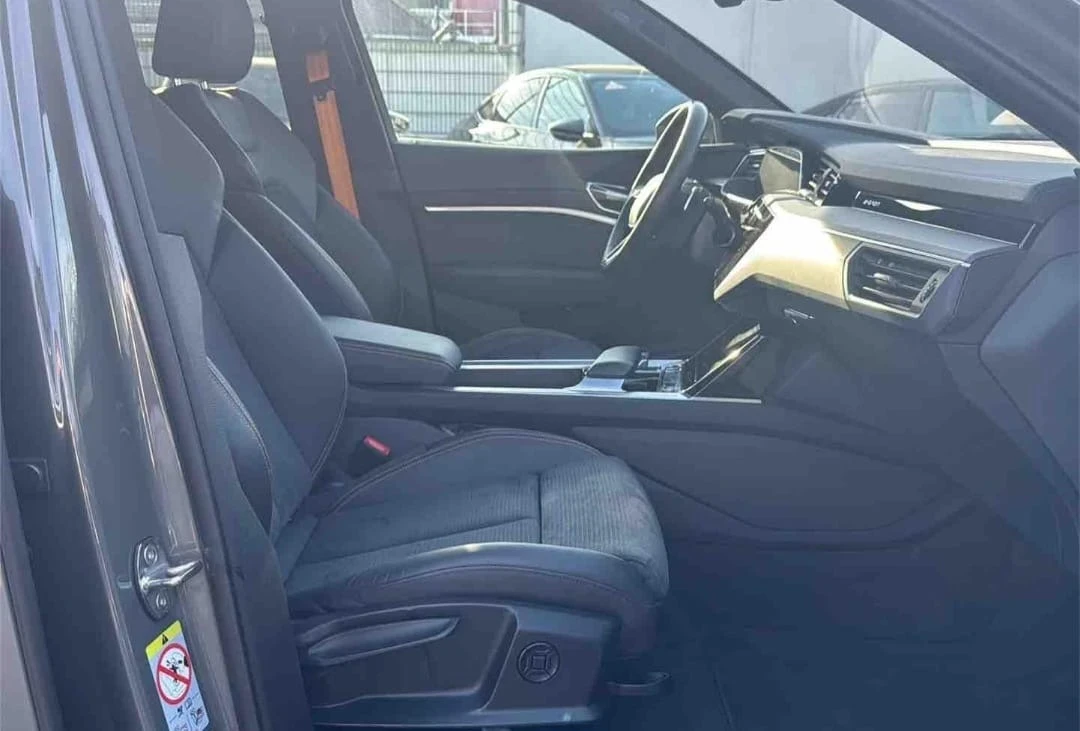 Audi E-Tron 55/2xSline/Sportback/Black Edition/Pano /Led, снимка 10 - Автомобили и джипове - 53951413