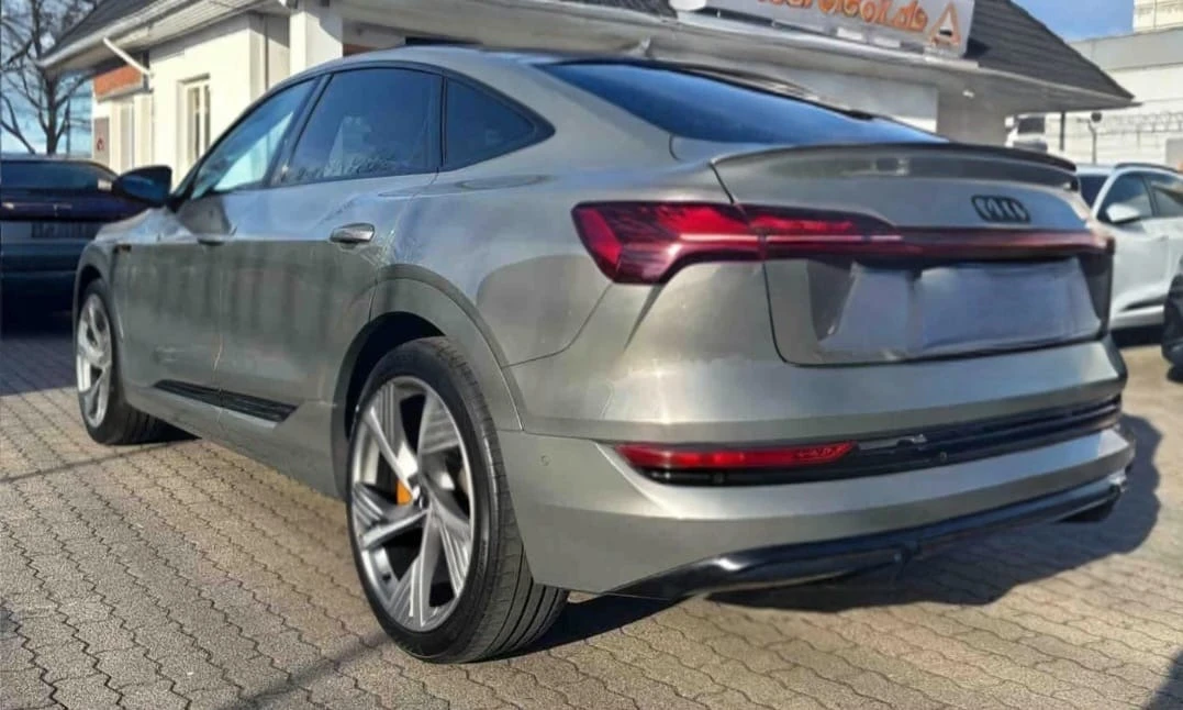 Audi E-Tron 55/2xSline/Sportback/Black Edition/Pano /Led, снимка 4 - Автомобили и джипове - 53951413