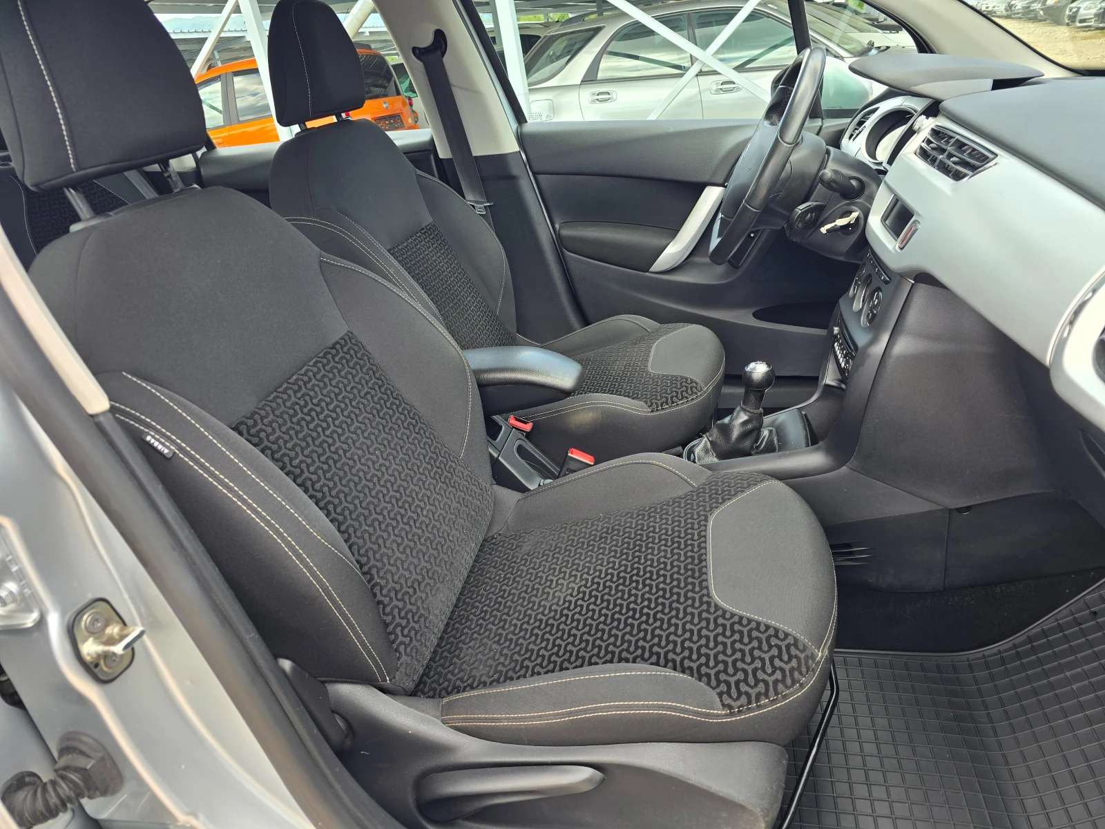Citroen C3 1.4 БЕНЗИН ! ! РЕАЛНИ КИЛОМЕТРИ, снимка 10 - Автомобили и джипове - 55220438