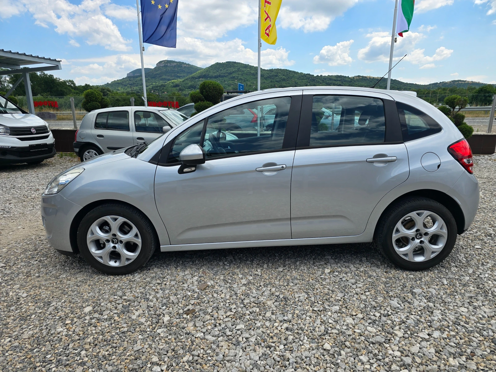 Citroen C3 1.4 БЕНЗИН ! ! РЕАЛНИ КИЛОМЕТРИ, снимка 2 - Автомобили и джипове - 55220438