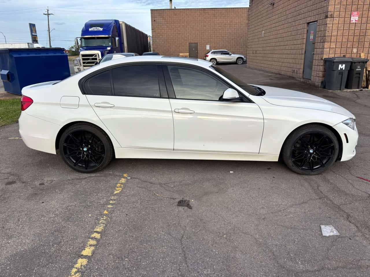 BMW 330 * xDrive, Leather Interior, Safety Inspection * , снимка 4 - Автомобили и джипове - 55395436