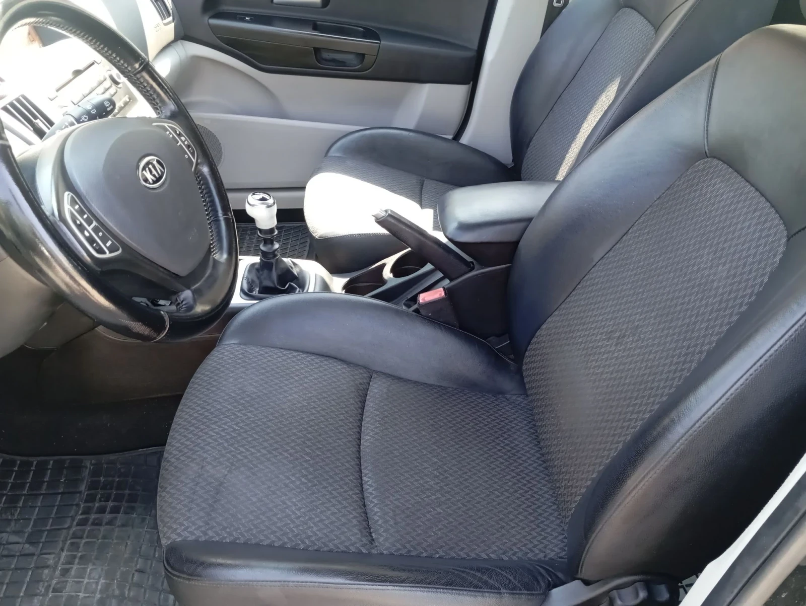 Kia Ceed 1.6 дизел , снимка 3 - Автомобили и джипове - 55938221