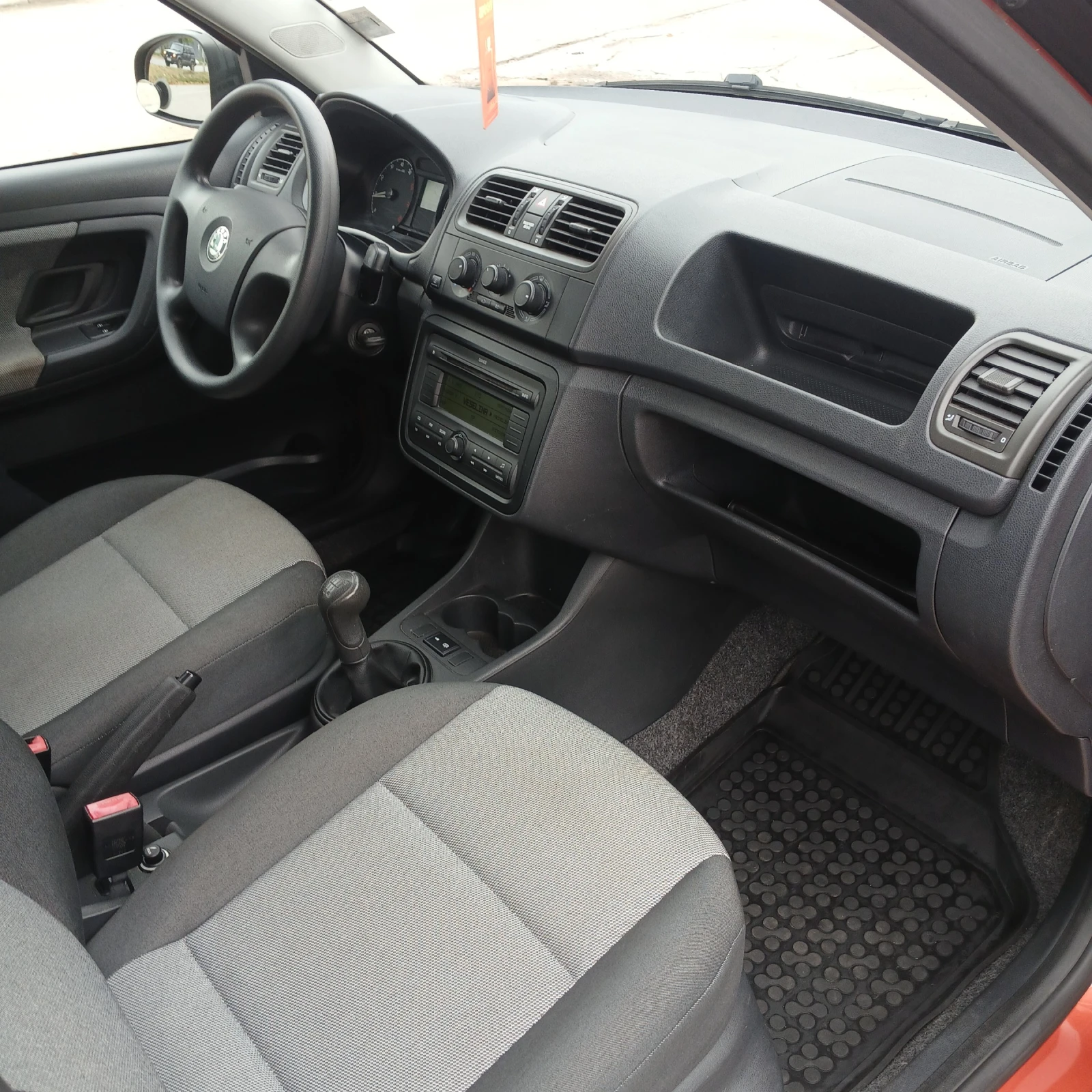 Skoda Fabia, снимка 14 - Автомобили и джипове - 56562805