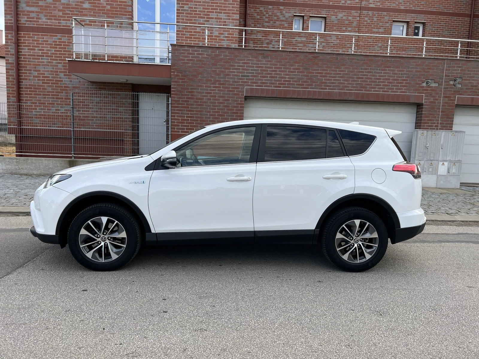 Toyota Rav4 2.5i-HYBRID-TOP-ШВЕЙЦАРИЯ - изображение 8