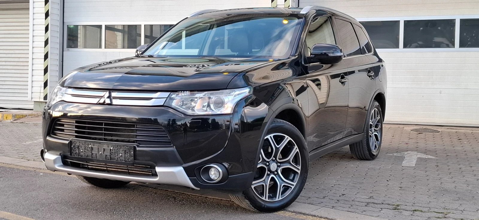 Mitsubishi Outlander 2.2Di 7 Местен 4х4 navi Led Xenon - изображение 2