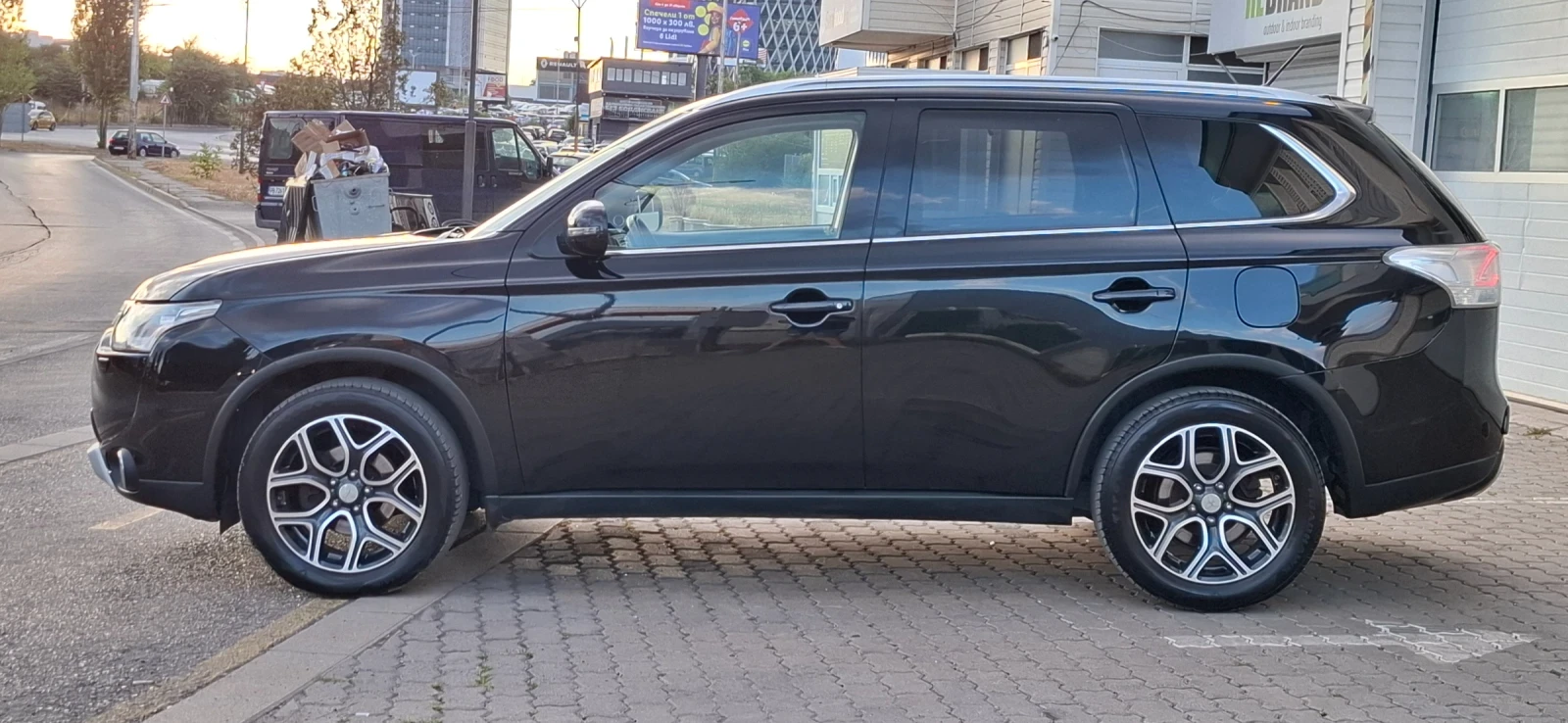 Mitsubishi Outlander 2.2Di 7 Местен 4х4 navi Led Xenon - изображение 3