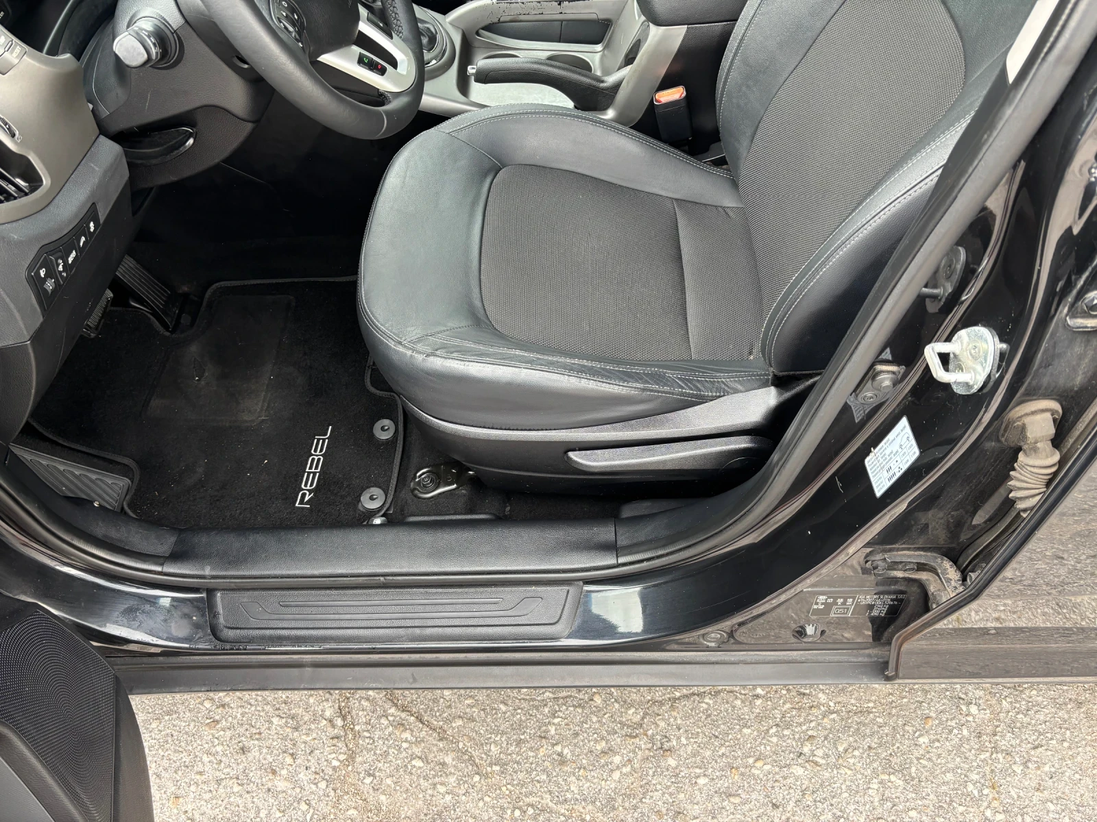 Kia Sportage 2.0 crdi / Facelift / 4x4 / Автоматик / Кожа / , снимка 16 - Автомобили и джипове - 54748932