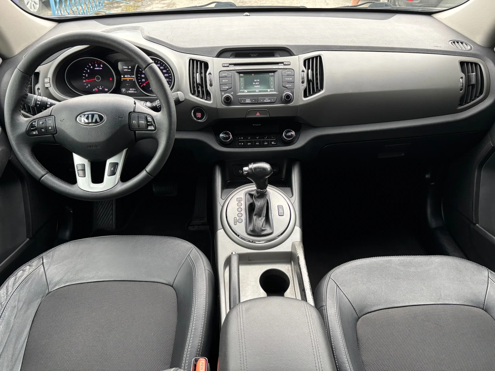 Kia Sportage 2.0 crdi / Facelift / 4x4 / Автоматик / Кожа / , снимка 8 - Автомобили и джипове - 54748932