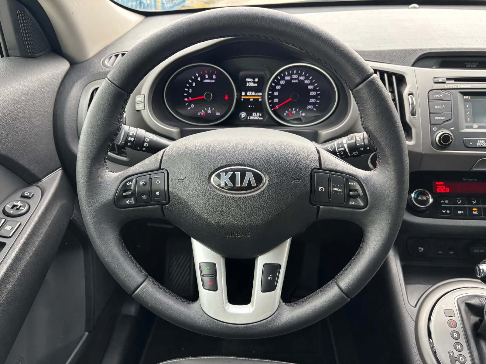 Kia Sportage 2.0 crdi / Facelift / 4x4 / Автоматик / Кожа / , снимка 9 - Автомобили и джипове - 54748932